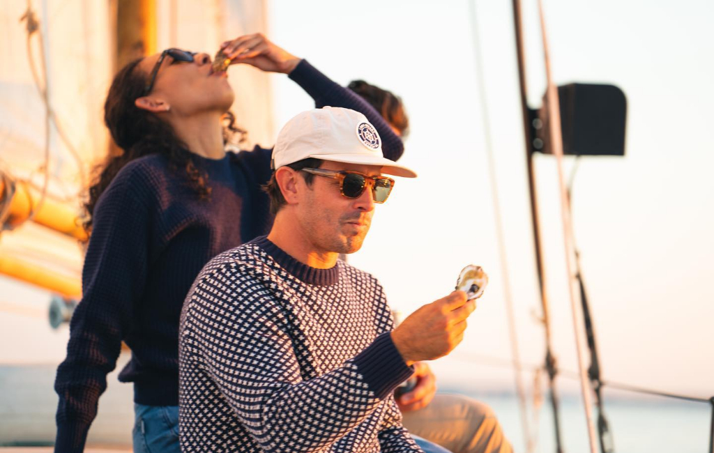 couple eating sea food