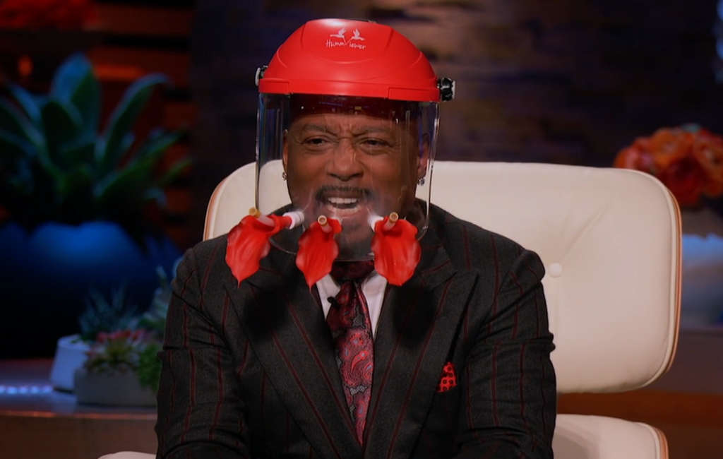 daymond wearing hummviewer mask