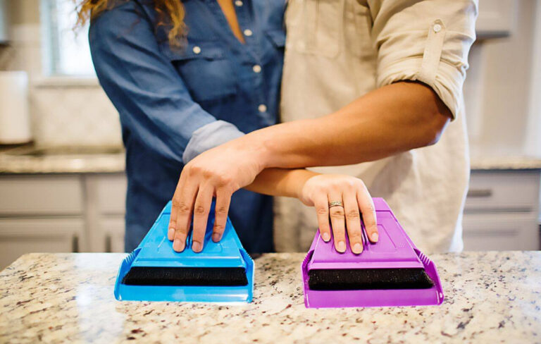 couple cleaning