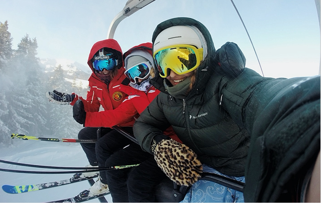 women-wearing-kit-lender-clothing-while-skiing