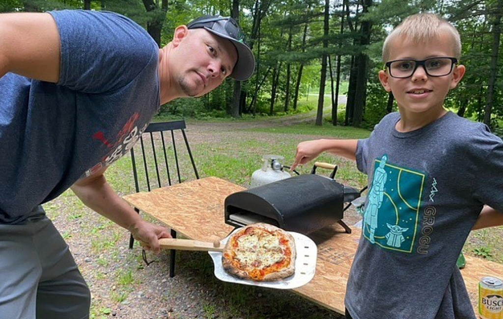 making-pizza-using-bertello-pizza-oven