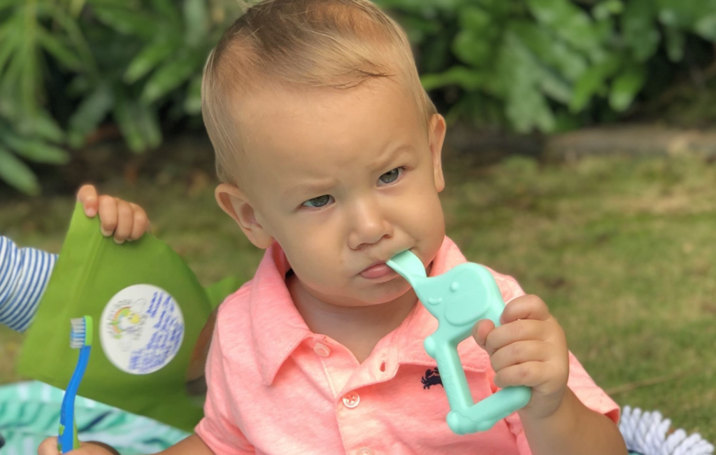 a boy using the baby toon silicone baby spoon