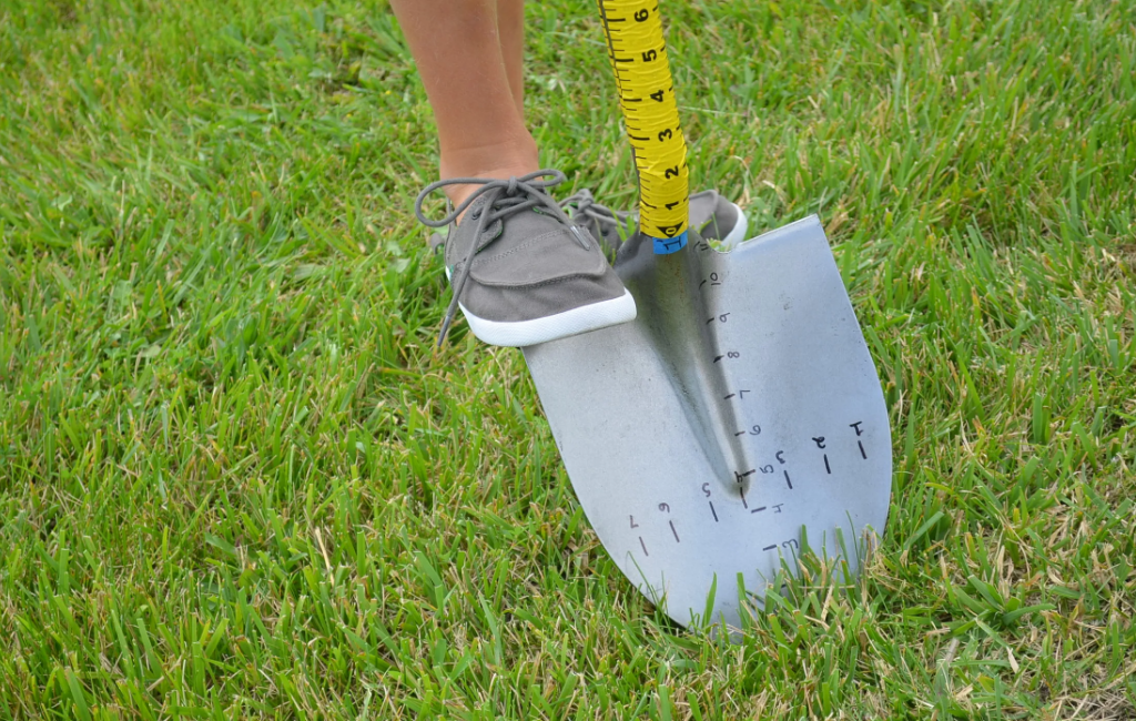 using the measuring shovel