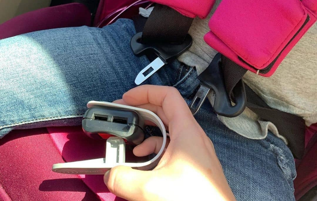 using-unbuckleme-to-unbuckle-seatbelt