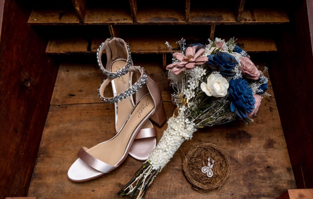 shoes, bouquet and jewellery