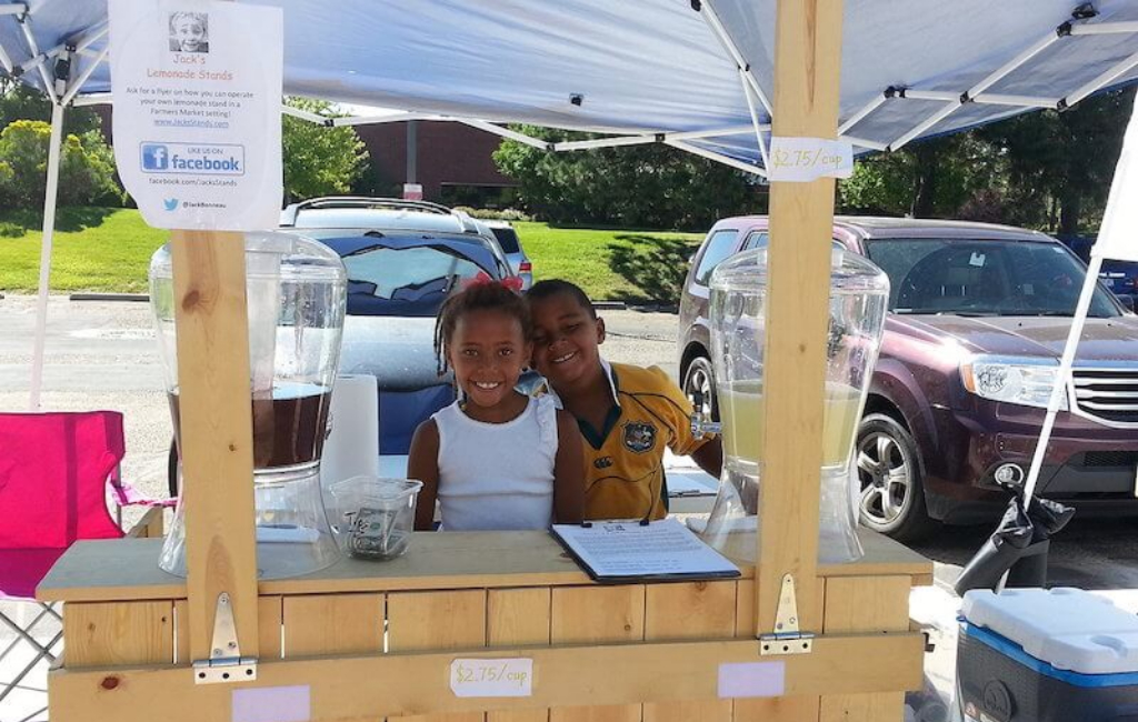 kids selling lemonade