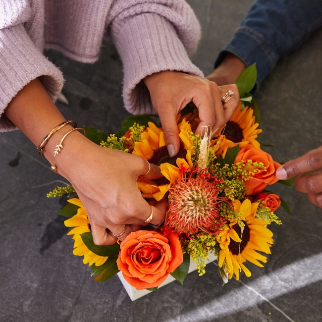 alice's-table-flower-arrangement