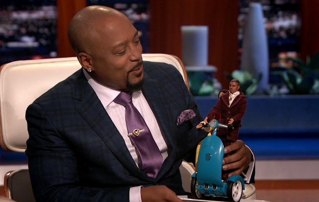 daymond-john-holding-smartgurlz-robot