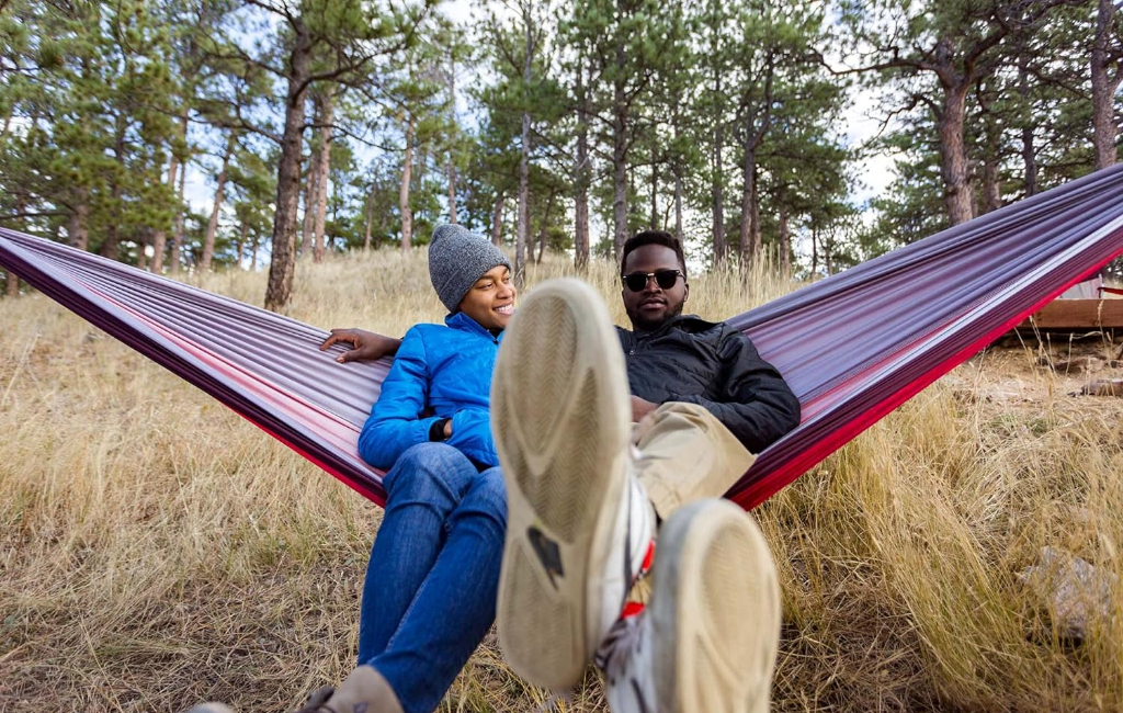 hikers-using-sierra-madre-research-hammock-outdoor