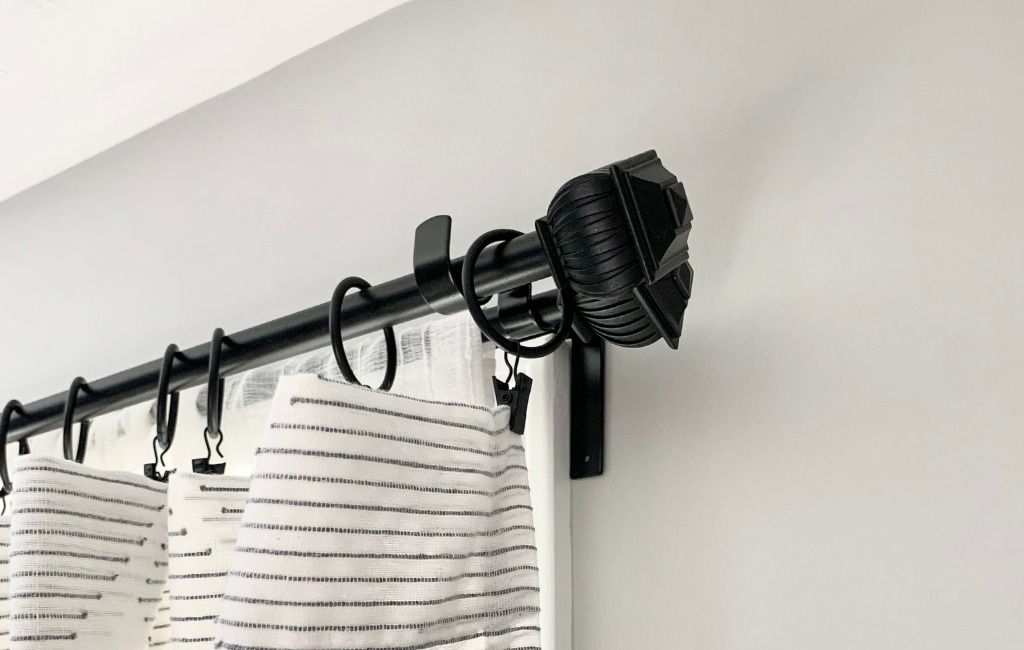 using-kwik-hang-curtain-rod-bracket