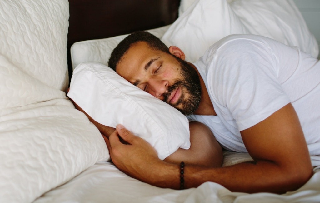 male-sleeping-with-dreampad-sound-pillow