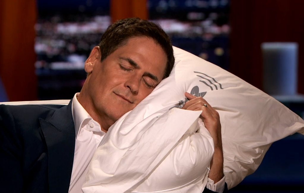 mark-cuban-testing-out-dreampad-sound-pillow