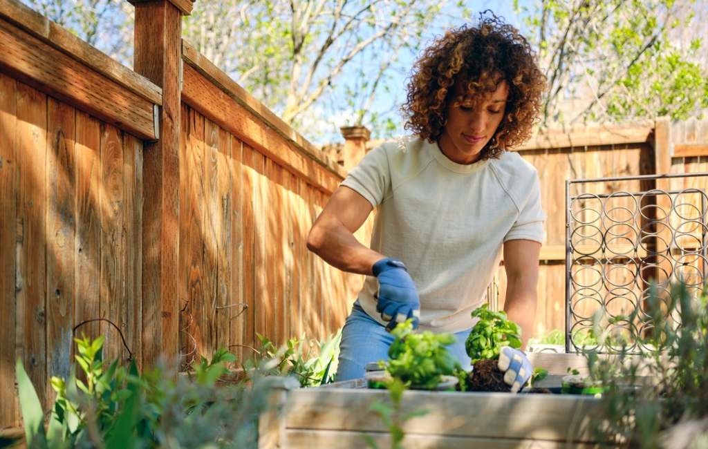 woman-gardening