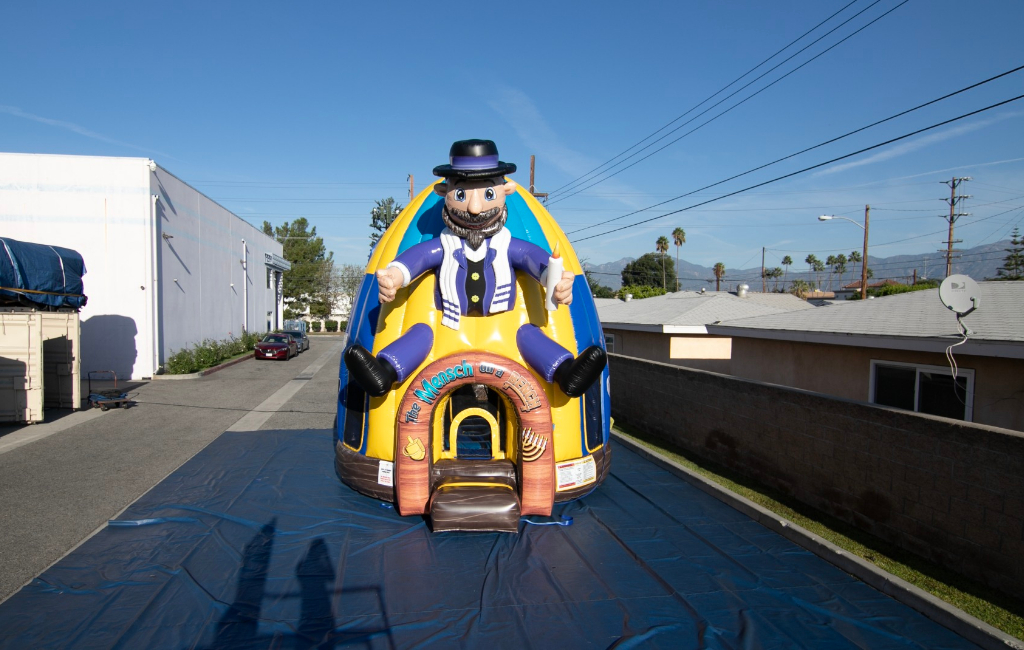 Mensch on a Bench baloon