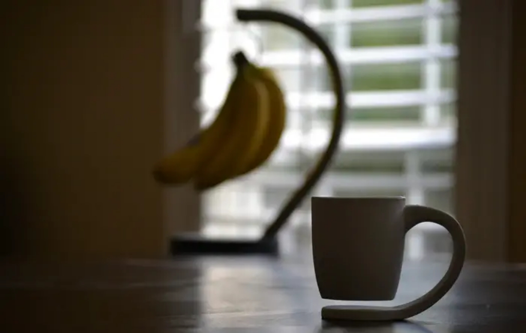 Floating-Mug-and-bananas