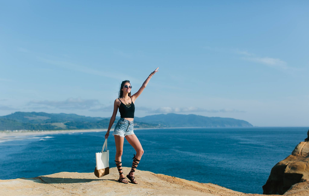 woman-posing-sea-view