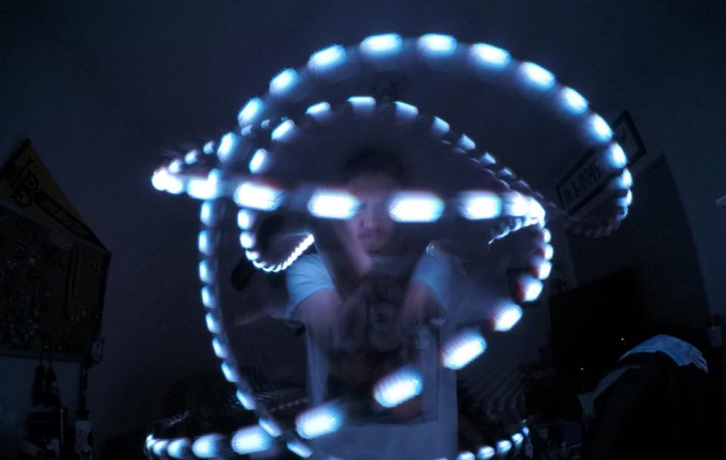 playing-with-light-on-rave