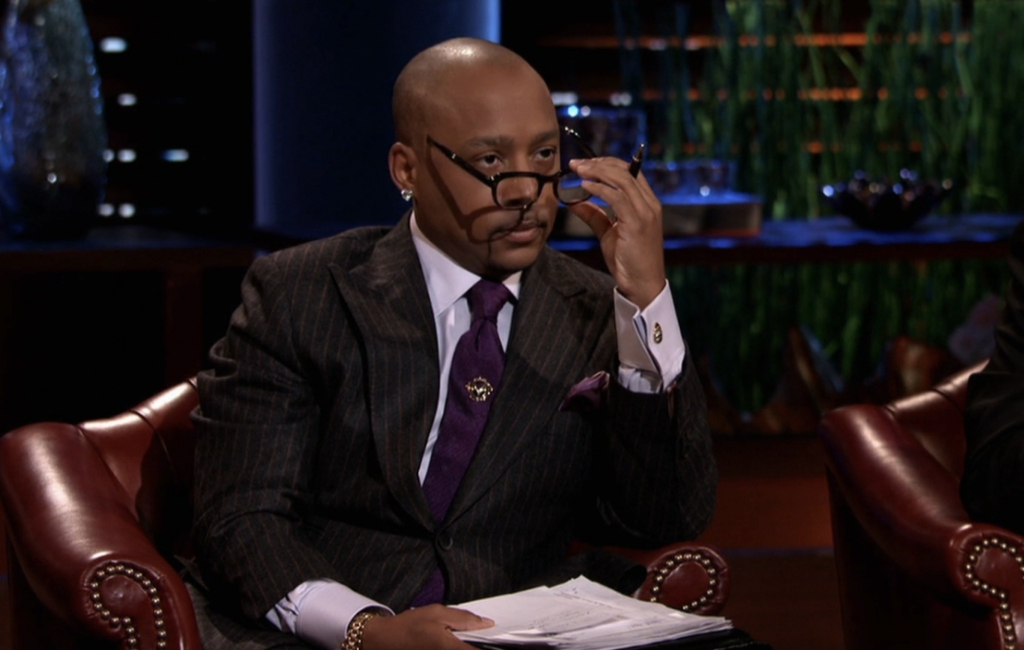 Daymond-wearing-frameri-glasses