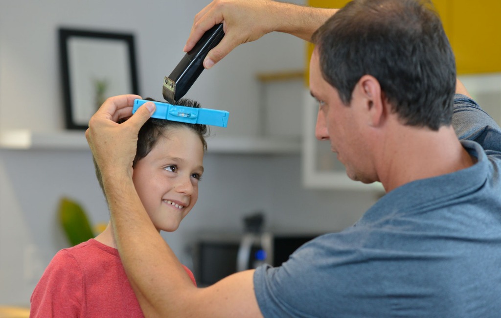 boy-and-dad-haircut-using-creaclip