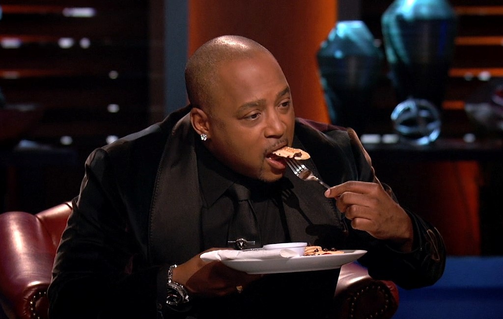 daymond-john-tasting-abs-protein-pancake