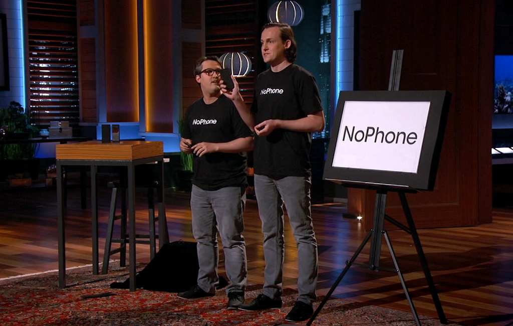 founders-of-nophone-pitching-on-shark-tank