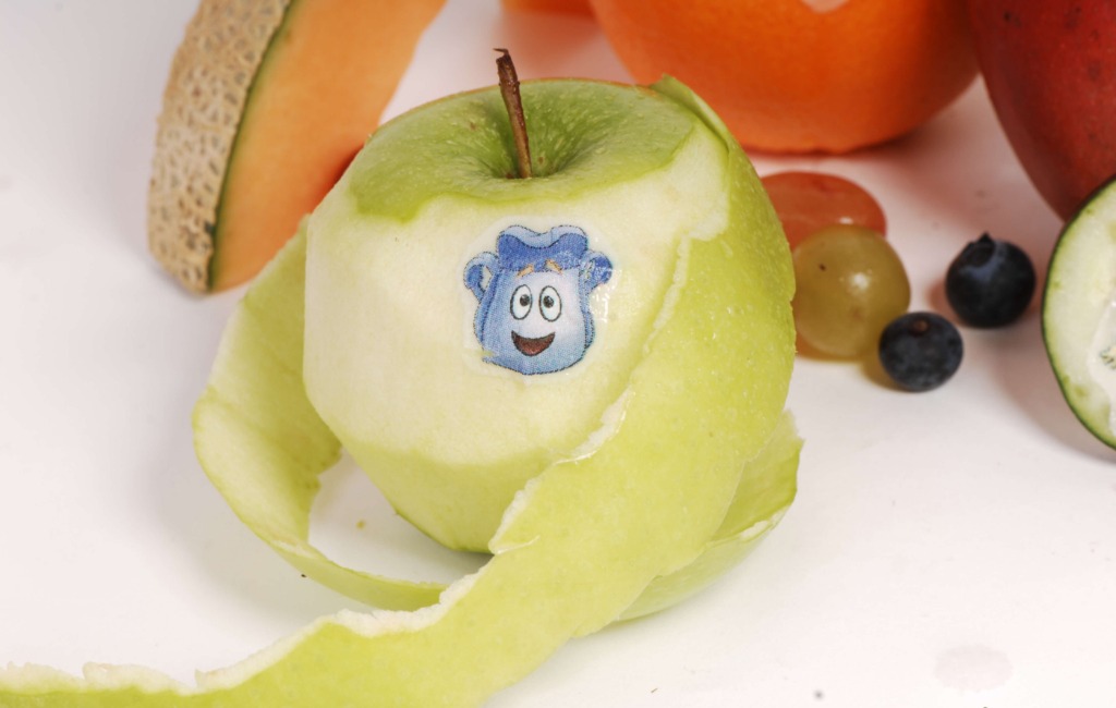 fruity-faces-edible-stickers-on-an-apple