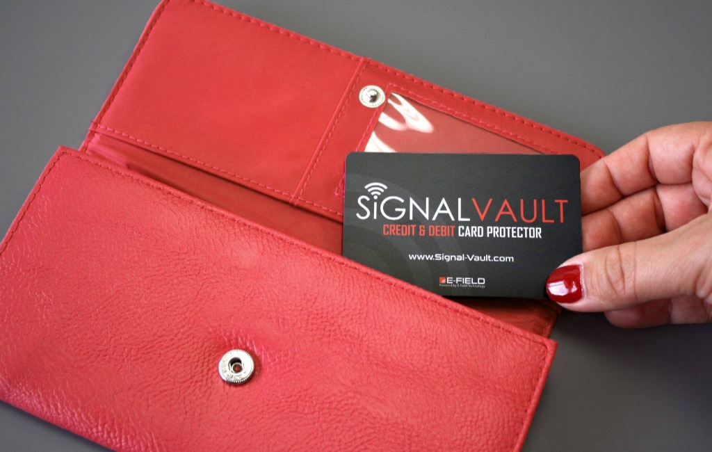 signalvault-credit-card-protector-insde-a-wallet