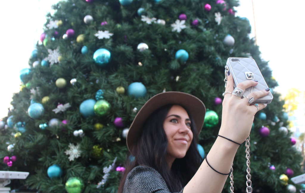 taking-selfie-under-christmas-tree