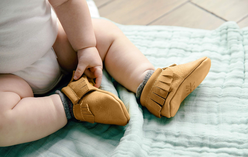 baby-wearing-cute-shoes