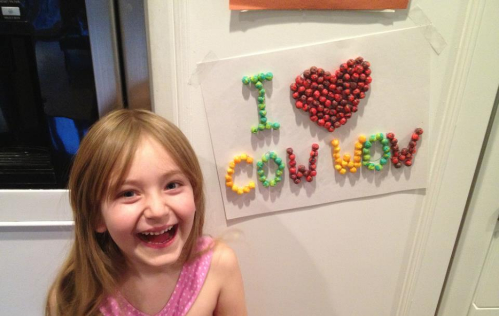 kid-with-message-on-fridge