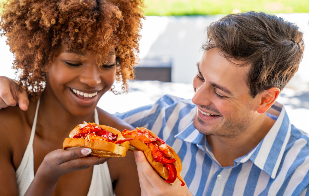 couple-eating-maine-lobster