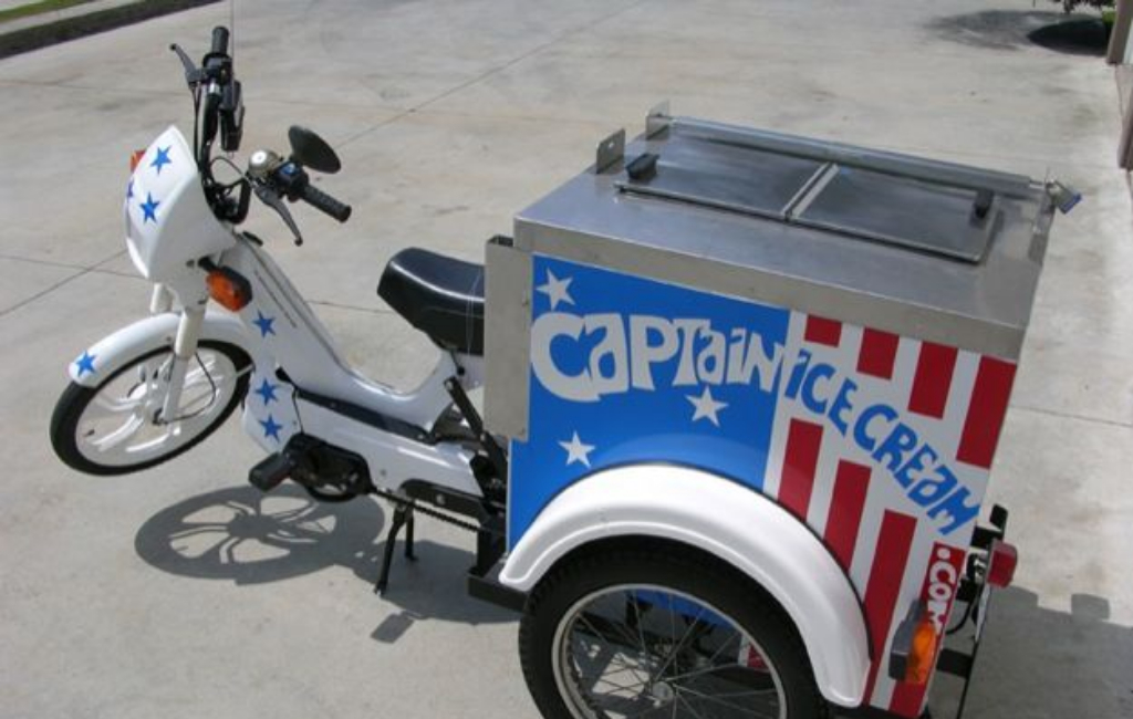 captain-ice-cream-moped